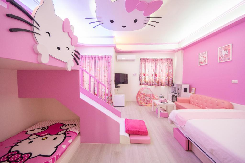 Rúm í herbergi á Childlike B&B