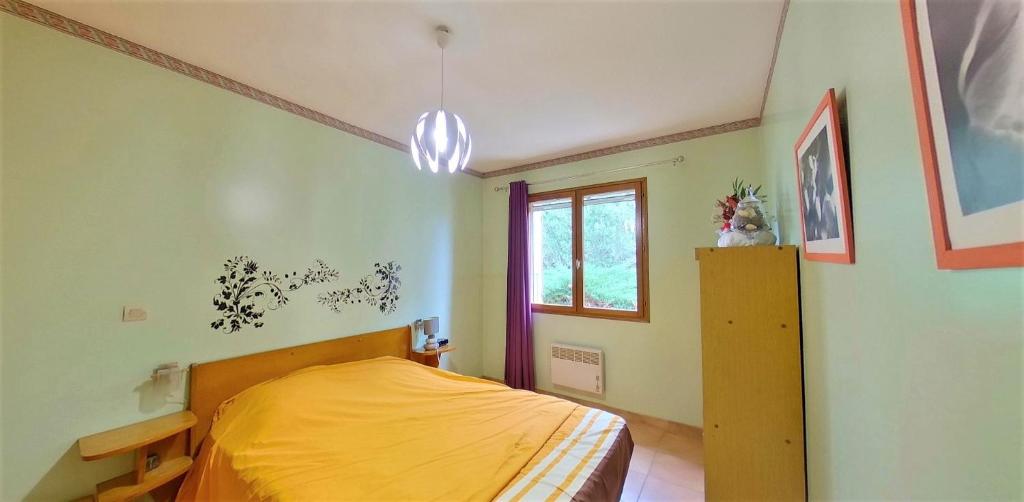 Llit o llits en una habitació de Maison des clairettes entre Camargue, Arles & Nîmes
