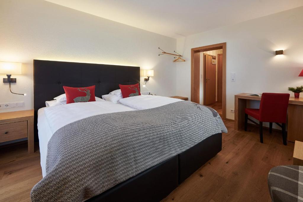 Postel nebo postele na pokoji v ubytování Hotel Garni Schneider