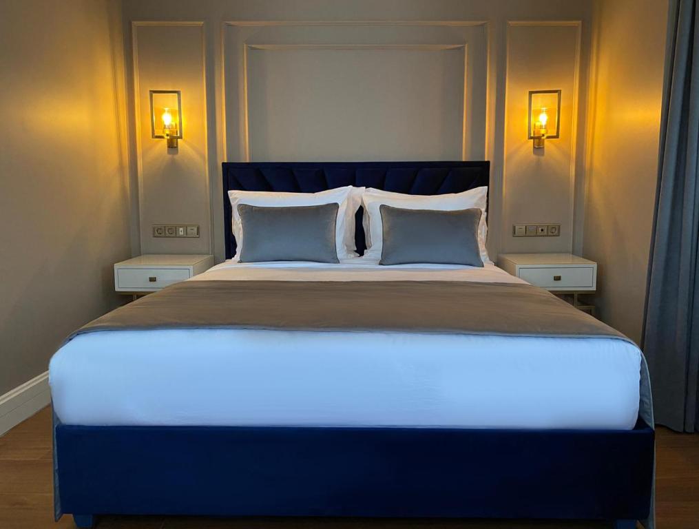 Cama ou camas em um quarto em Ozkaya Apartments Galata
