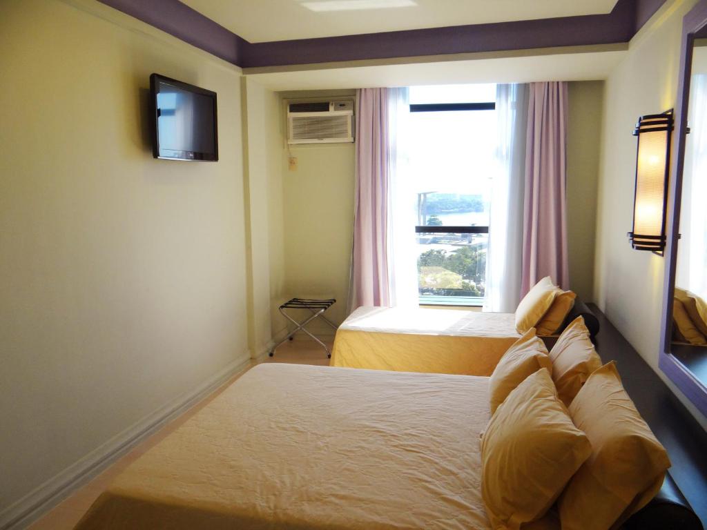  Diamond Hotel