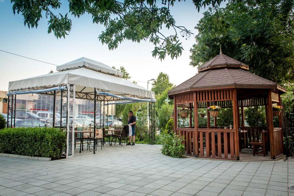 Restaurace v ubytování Семеен хотел АРИЗОНА