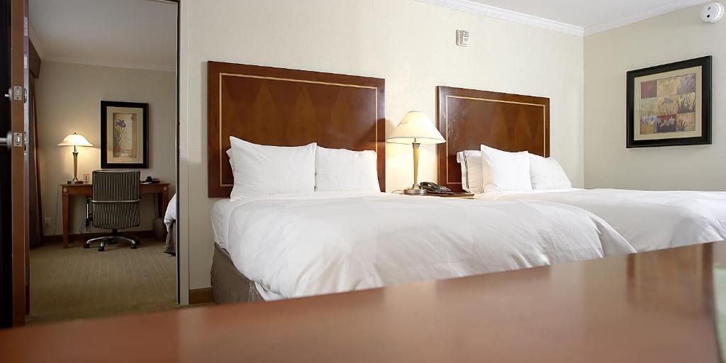 Postel nebo postele na pokoji v ubytování Hotel Executive Suites
