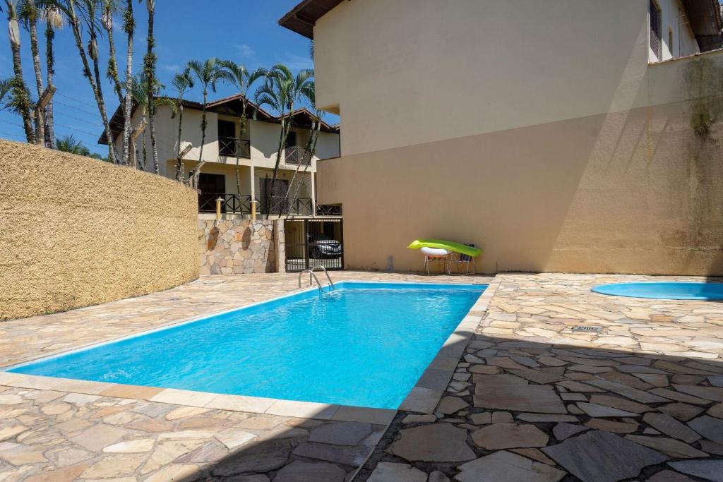  Apartamento C/ Piscina no Centro de Ubatuba