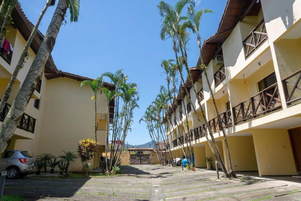  Apartamento C/ Piscina no Centro de Ubatuba