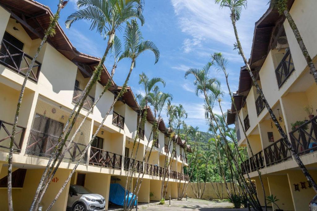  Apartamento C/ Piscina no Centro de Ubatuba