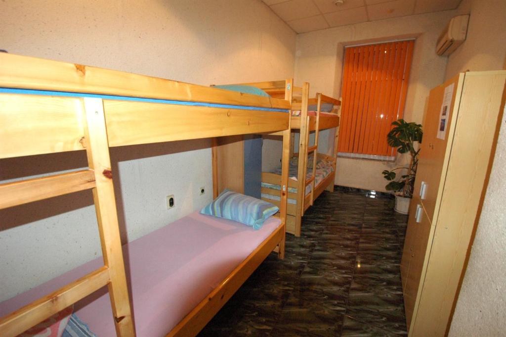 Postel nebo postele na pokoji v ubytování Yo Ho Hostel