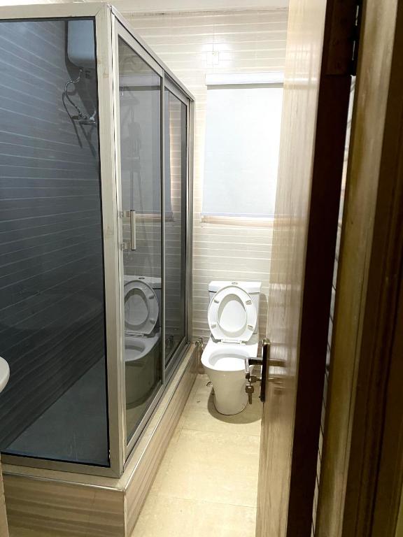 Koupelna v ubytování Nue-Crest Hotels & Suites