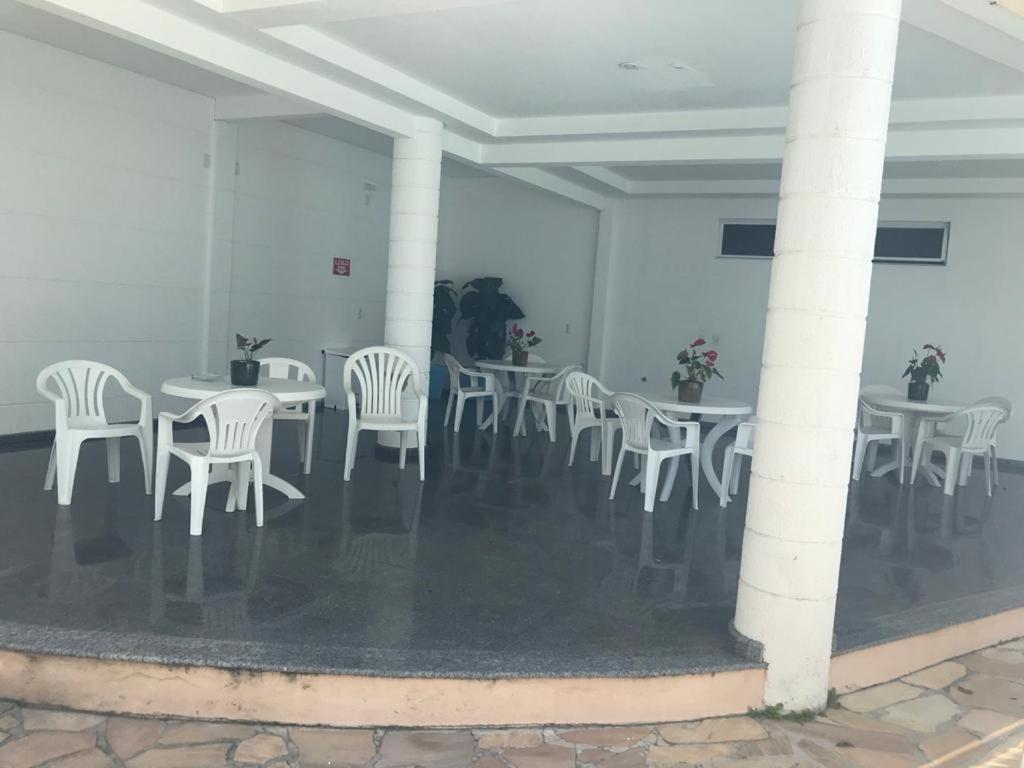  Apto em Condomínio na Praia de Bombas