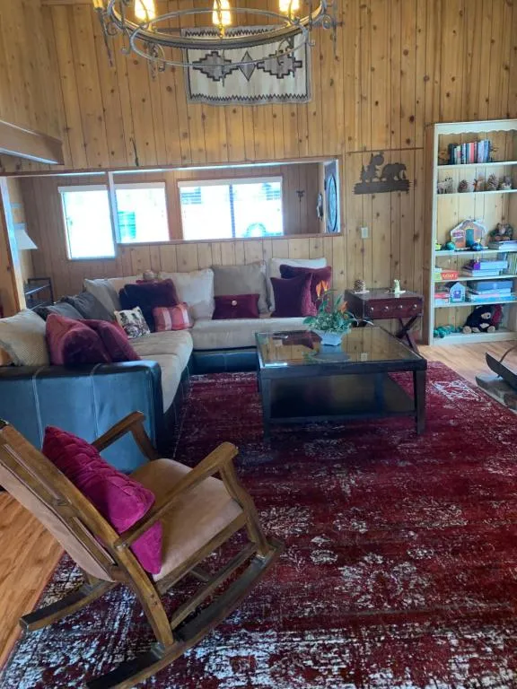 Moosehead Lodge lakefront walking distance to downtown, Big Bear Lake, Statele Unite ale Americii