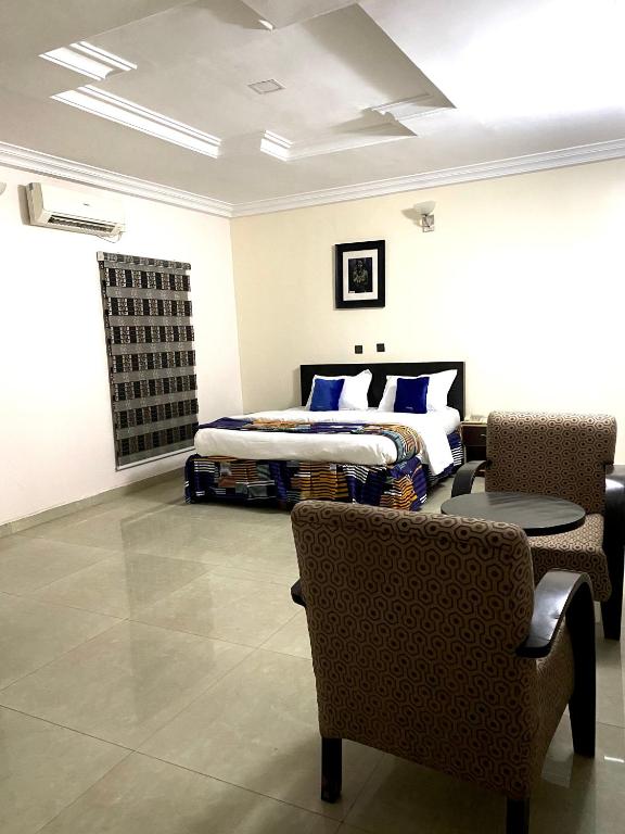 Postel nebo postele na pokoji v ubytování Nue-Crest Hotels & Suites