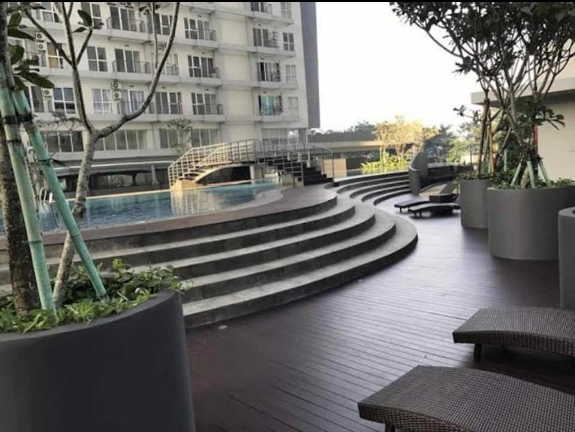 Bazén v ubytování Futura Studio-Modern Apartment near CBD BSD nebo v jeho okolí