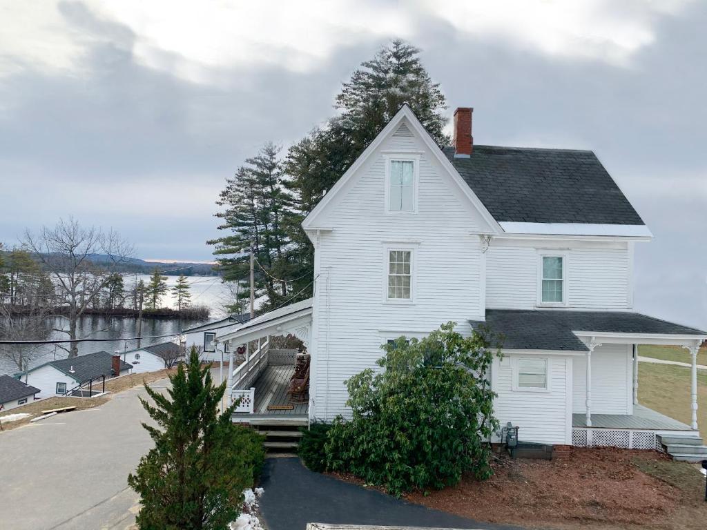 Winnisquam Lake House - Maison De Quatre Chambres