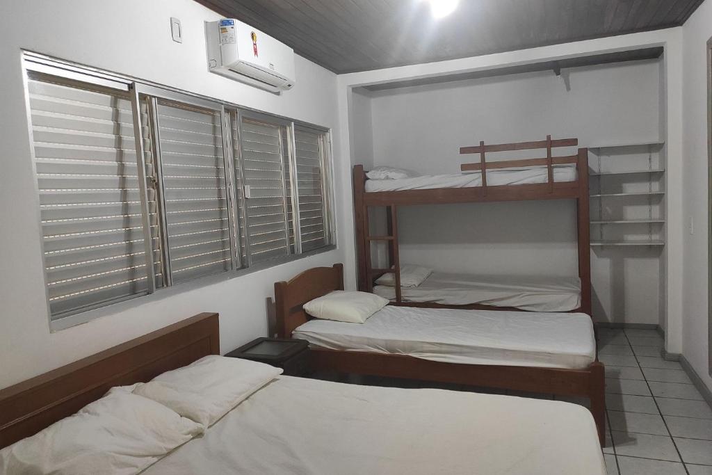  Linda casa 3 quartos 60 m da praia em Florianópolis - ideal para famílias