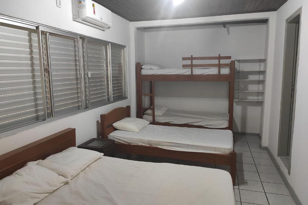  Linda casa 3 quartos 60 m da praia em Florianópolis - ideal para famílias