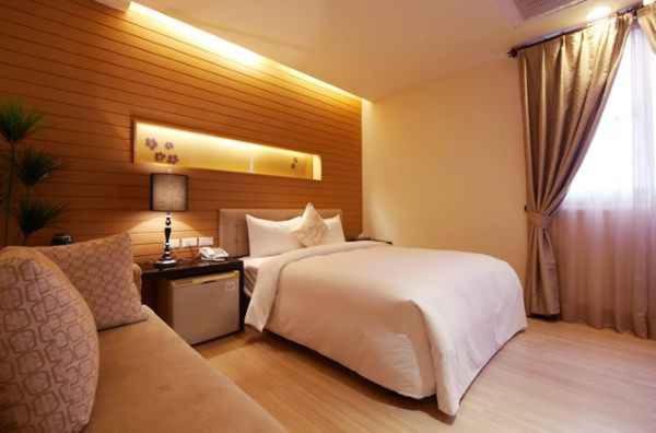Letto o letti in una camera di Golden Bay Holiday Inn