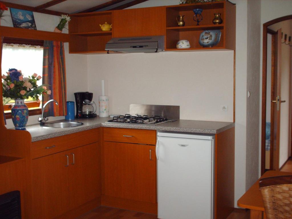 Kuchyň nebo kuchyňský kout v ubytování le chalet de Lola