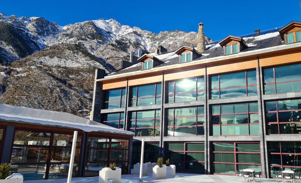 Nespecifikovaný výhled na hory nebo výhled na hory při pohledu z hotelu