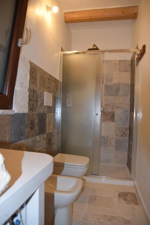 A bathroom at Trulli don Pietro