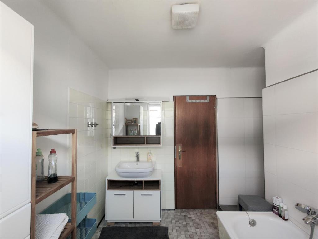 A kitchen or kitchenette at Ferienwohnung Werner