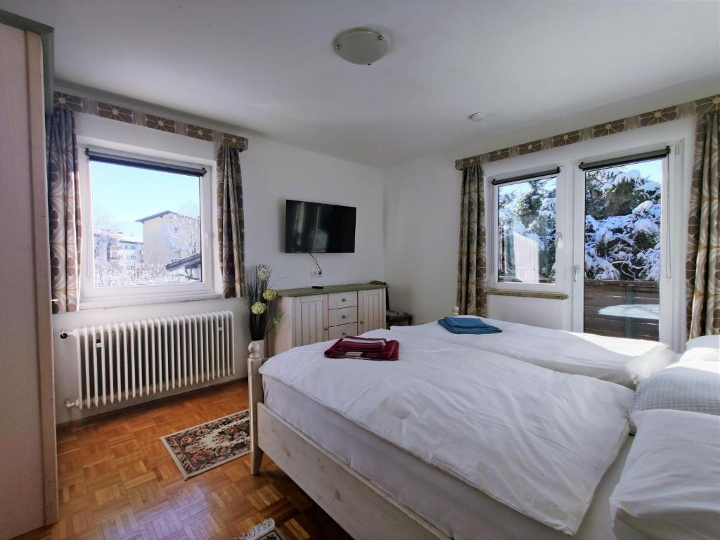A bed or beds in a room at Ferienwohnung Werner