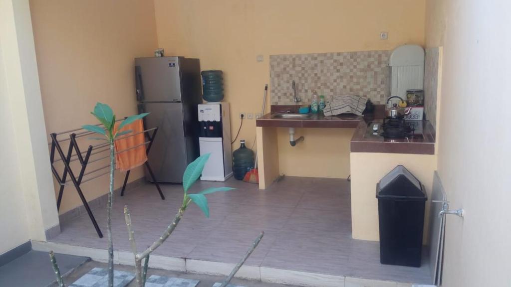 Kuchyň nebo kuchyňský kout v ubytování Homestay / Guest House Dekat Malioboro