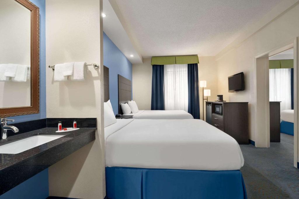 Days Inn by Wyndham Tamworth photo