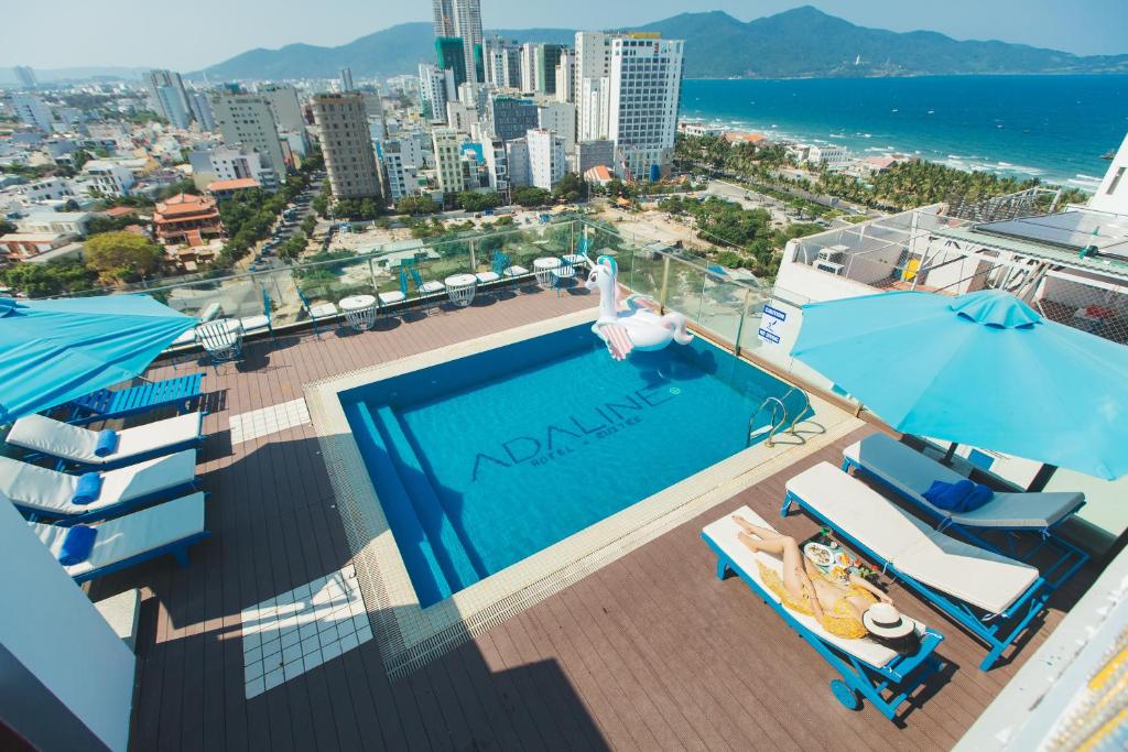 Bazén v ubytování Adaline Hotel and Suite nebo v jeho okolí