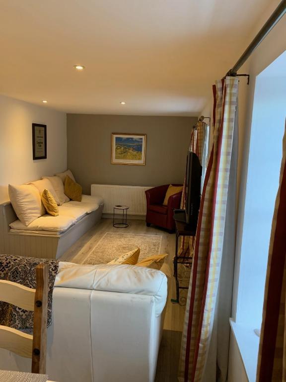 Hill House - Mews Town House, in a quiet private close, in the City Centre of Inverness. - Casa De Cuatro Dormitorios