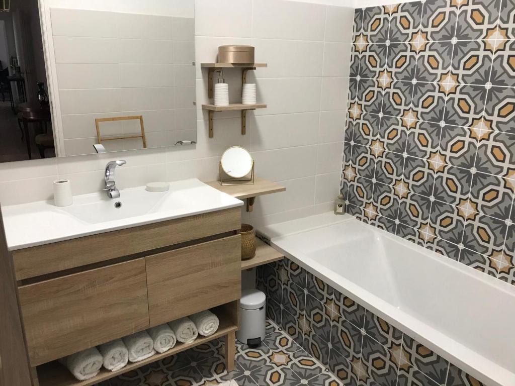 Appartement climatisé F3 proche plage port et aéroport - 15