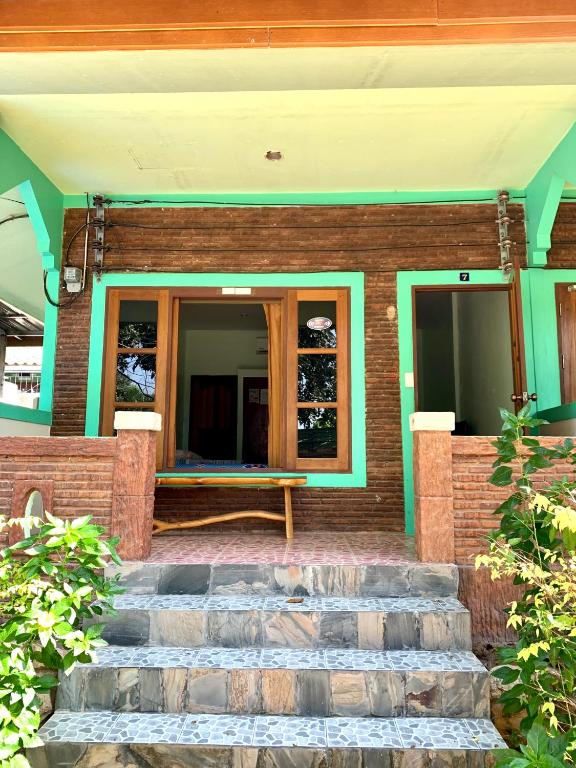 P'Un House - Triple Room With Bathroom - Air Conditioner Room