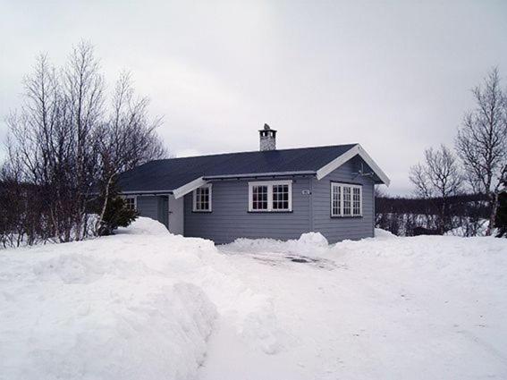 a house with snow in front of it at Toppen in Flatåker