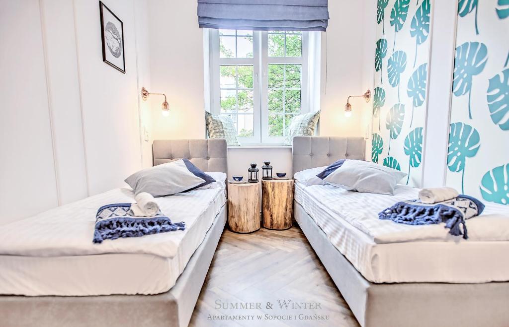 Posteľ alebo postele v izbe v ubytovaní Family Luxury Nature Apartment, 1-6, 2 sypialnie i salon, 100m Bazylika