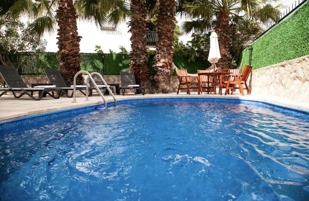 Bazén v ubytování Dadya Villa 1 - Villa with private pool - 750m distance to the beach nebo v jeho okolí