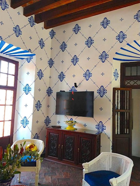 TV a/nebo společenská místnost v ubytování Casa Schuck Boutique Hotel