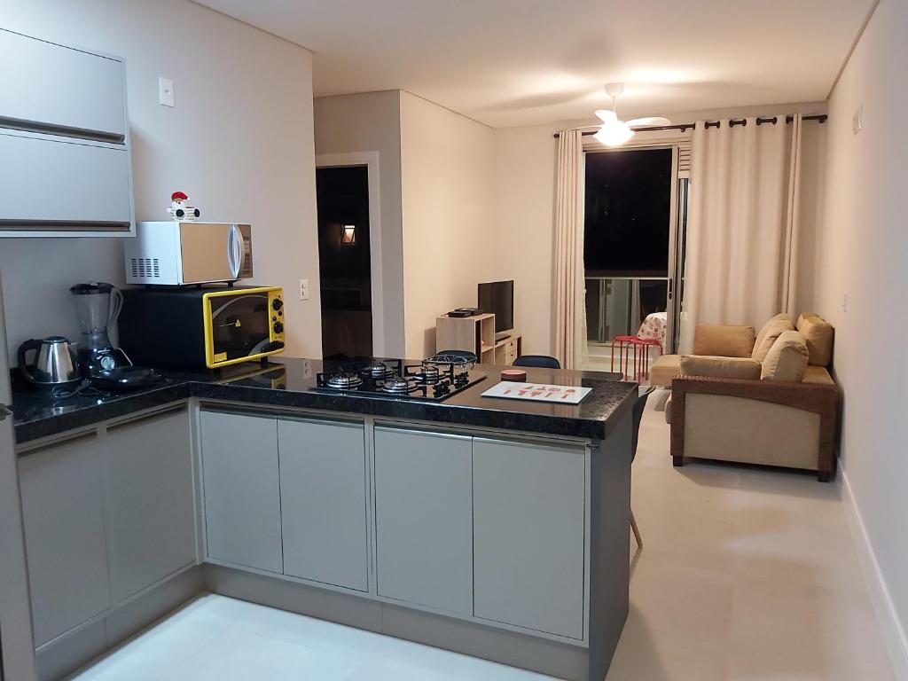  Apto Jurerê à 300 mts da praia