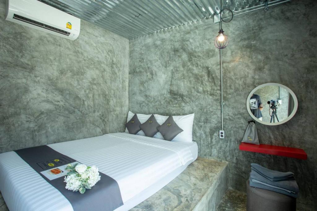 Postel nebo postele na pokoji v ubytování บ้านมะนาวรีสอร์ท เกาะล้าน