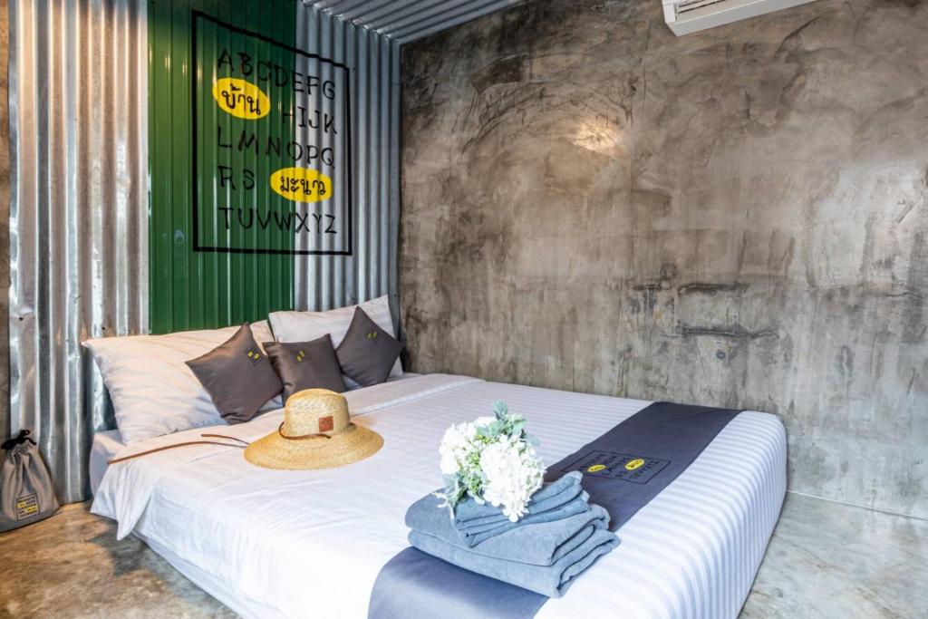 Postel nebo postele na pokoji v ubytování บ้านมะนาวรีสอร์ท เกาะล้าน