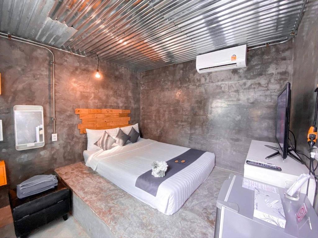Postel nebo postele na pokoji v ubytování บ้านมะนาวรีสอร์ท เกาะล้าน
