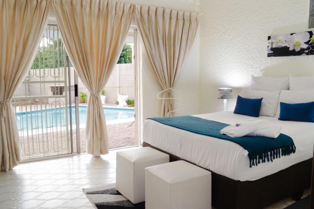 Moye Guest House - Doppelzimmer Mit Poolblick
