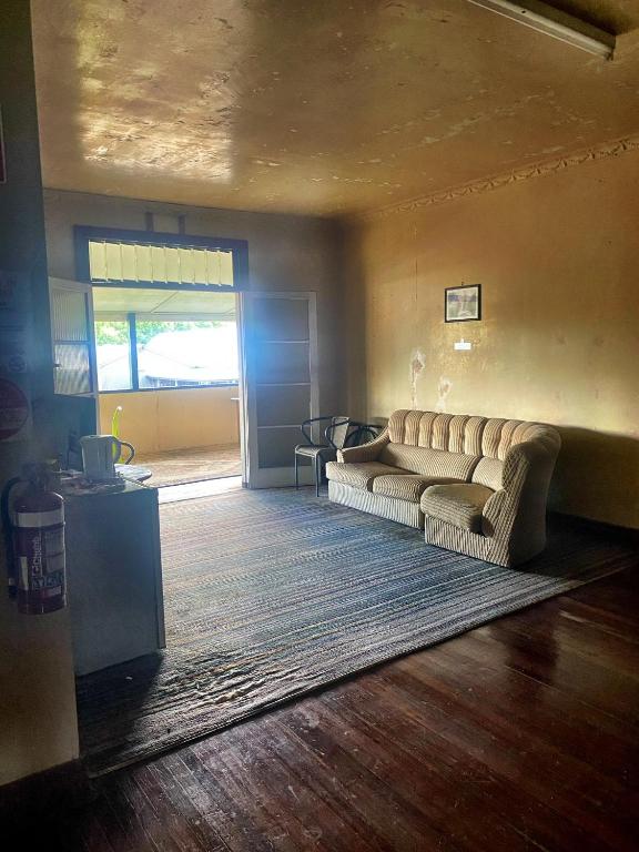 Posezení v ubytování Royal Carrangarra Hotel
