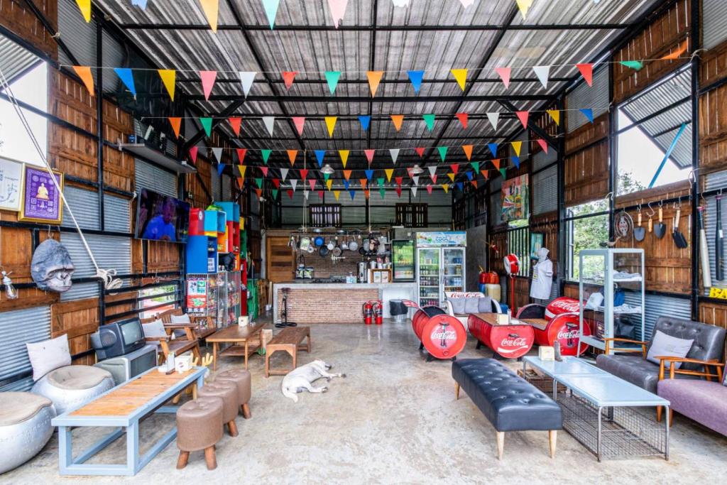 Posezení v ubytování บ้านมะนาวรีสอร์ท เกาะล้าน