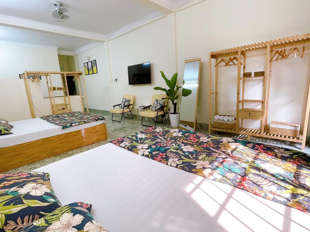 TV a/nebo společenská místnost v ubytování Xoài Xanh Hostel & Villa