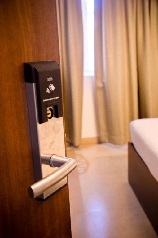 Postel nebo postele na pokoji v ubytování Zoot Kochi Infopark