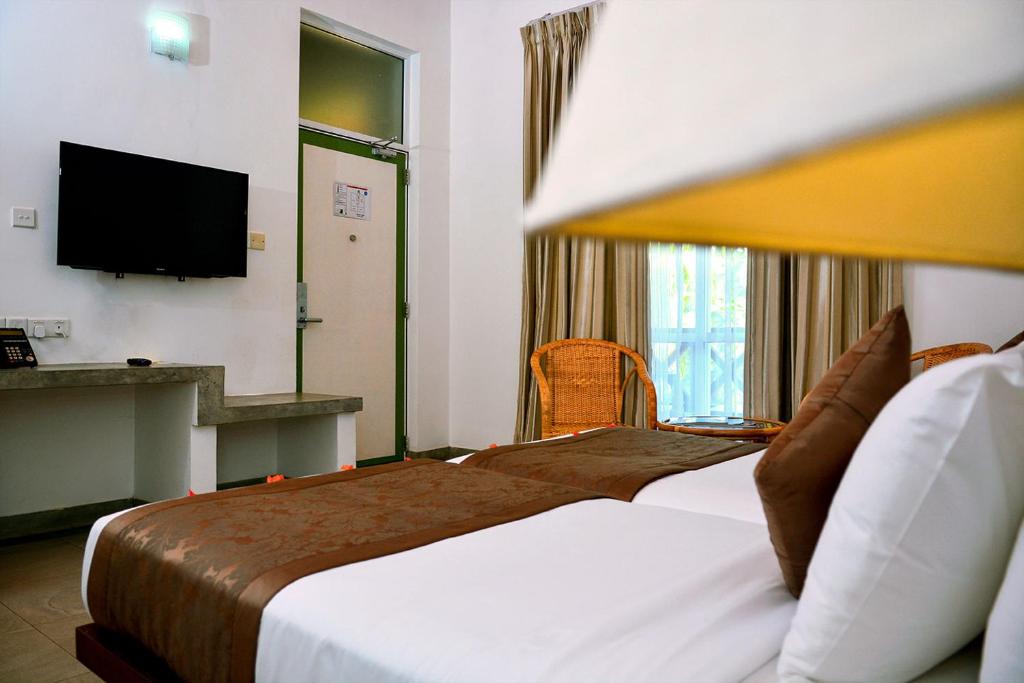 TV a/nebo společenská místnost v ubytování Amaranthe Bay Resort & Spa