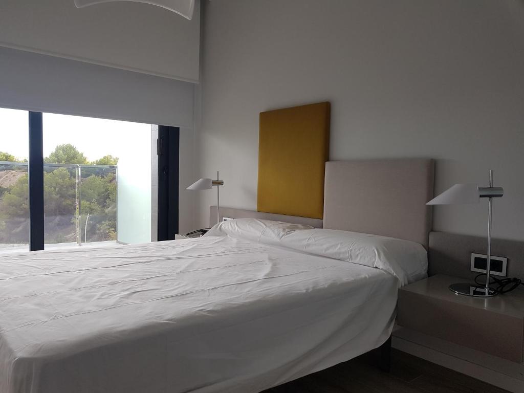 ROMERO APARTMENTS-SUNSET WAVES-BENIDORM, Benidorm – Updated ...