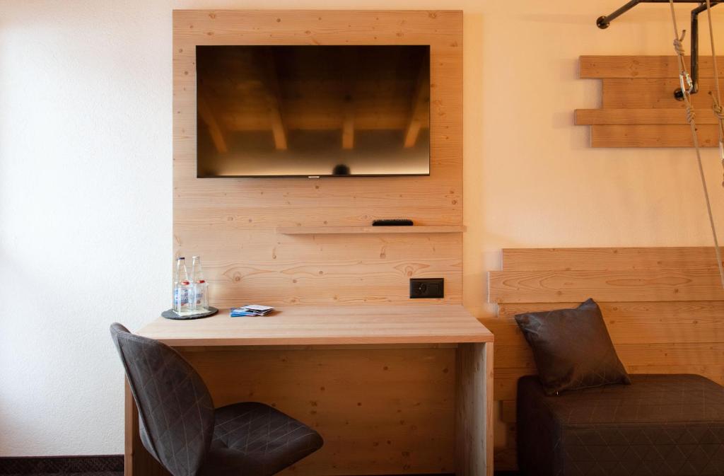 TV a/nebo společenská místnost v ubytování Hotel Bergführer