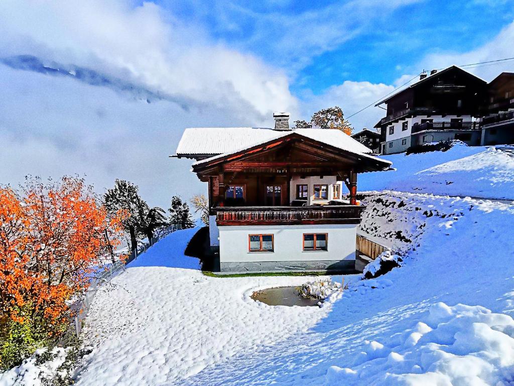 Zdjęcie z galerii obiektu AlpenApartment Zillertal w mieście Hainzenberg