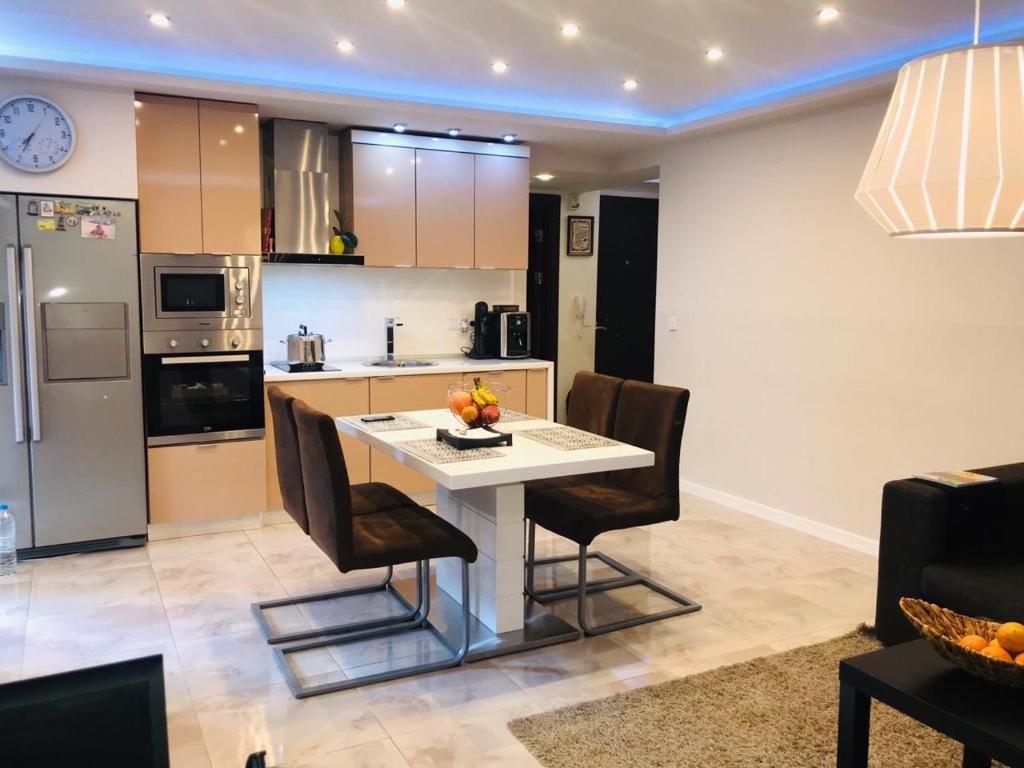 Η κουζίνα ή μικρή κουζίνα στο Mediterranean Stars 2 APARTMENT
