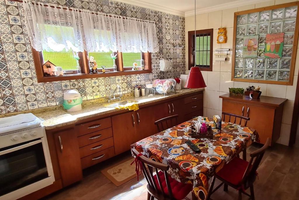  Casas 4 suítes com home office e area gourmet - excelente internet